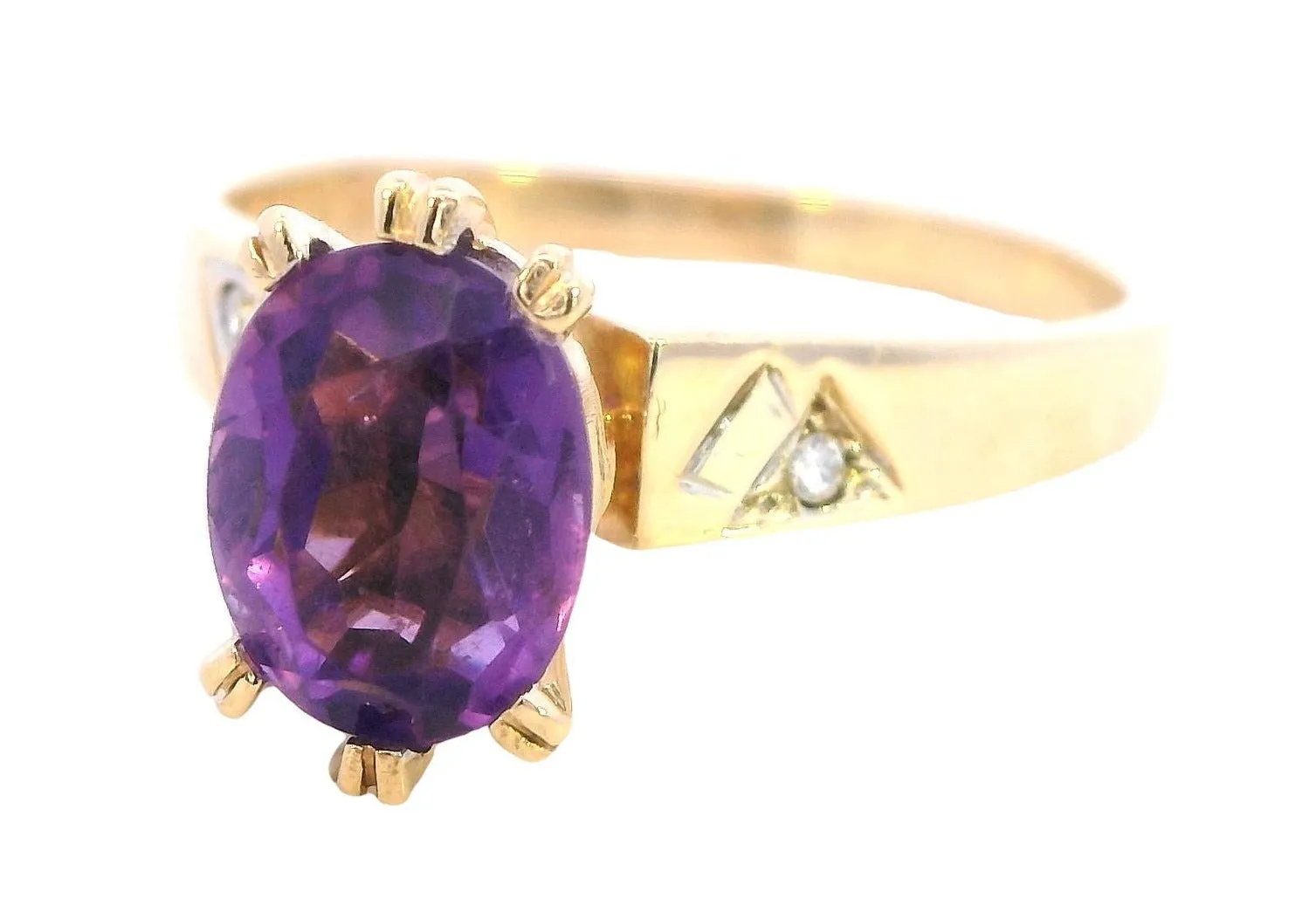 Elegant 9ct Yellow Gold Amethyst & Diamond Ring