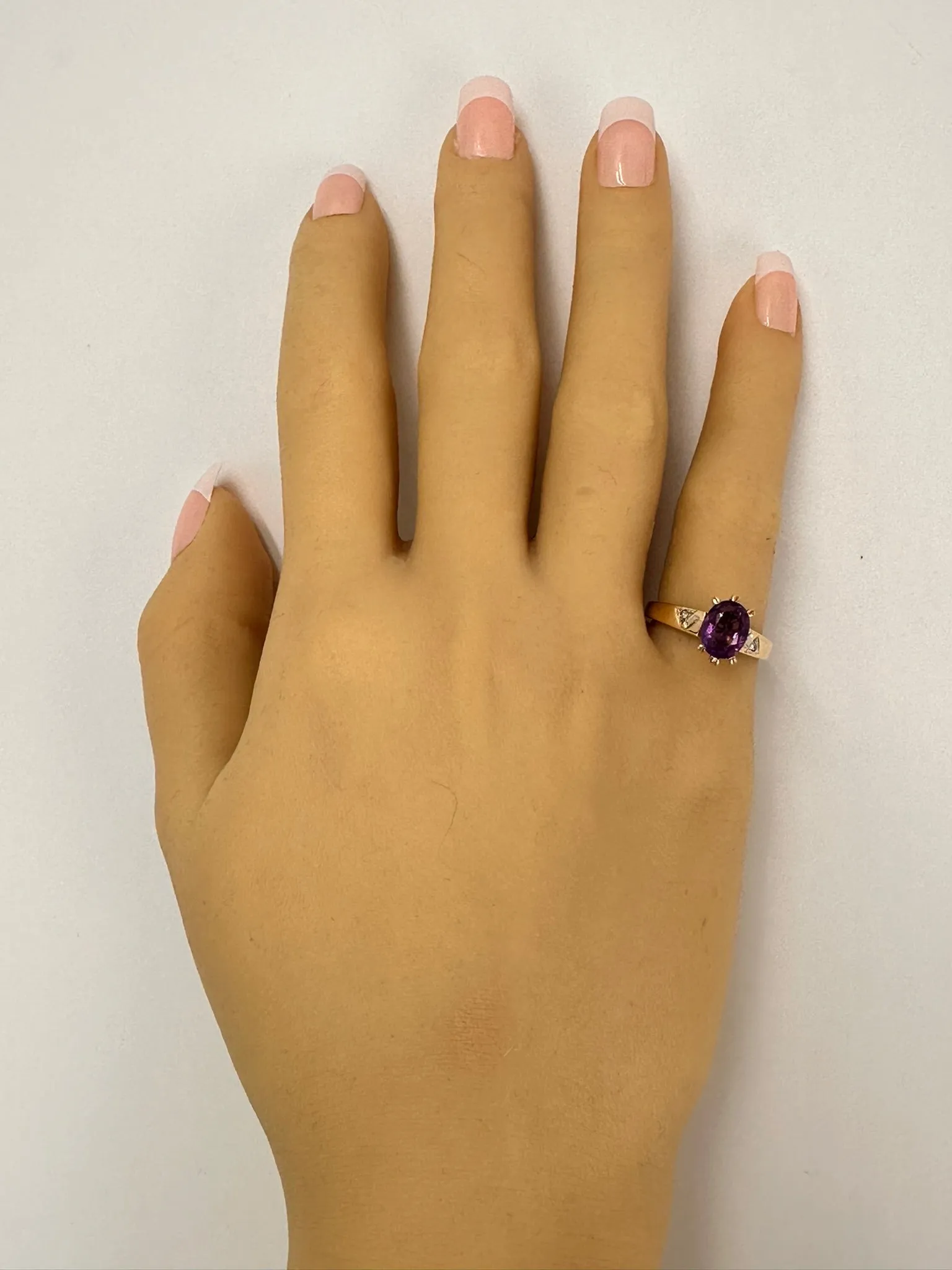 Elegant 9ct Yellow Gold Amethyst & Diamond Ring