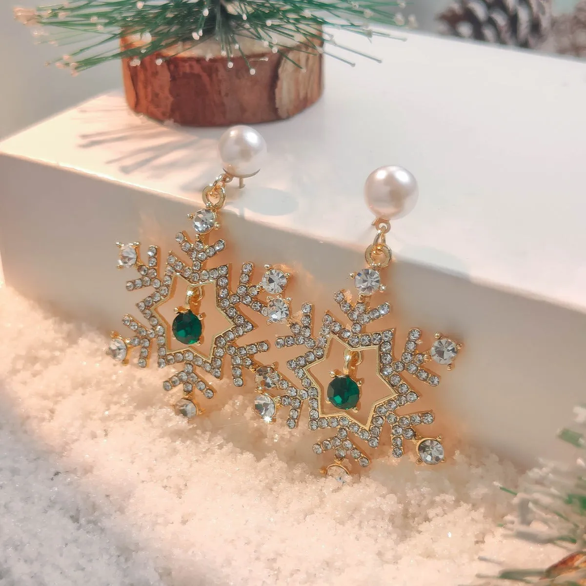 Elegant Christmas Snowflake Earrings - Sparkle This Festive Season!