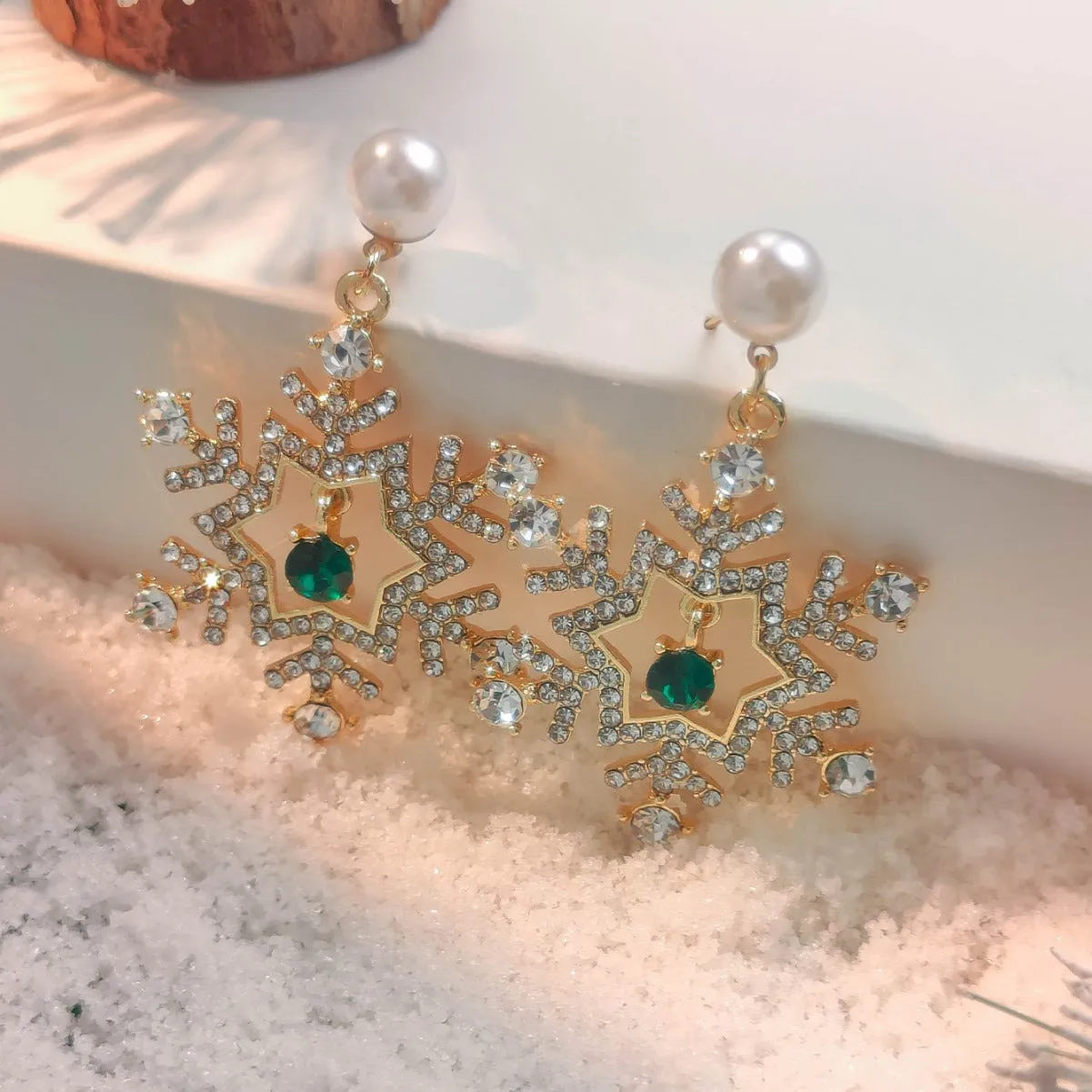 Elegant Christmas Snowflake Earrings - Sparkle This Festive Season!