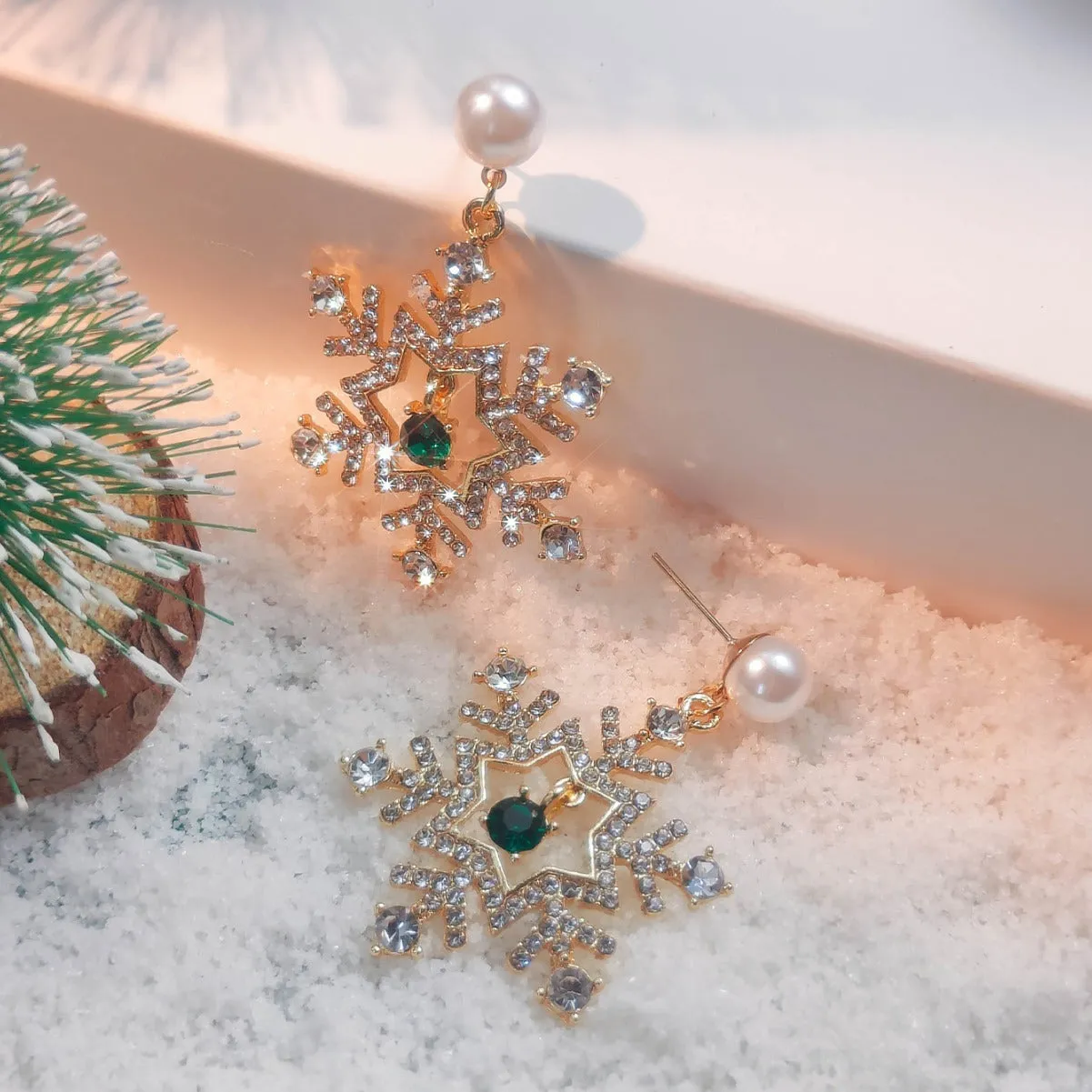 Elegant Christmas Snowflake Earrings - Sparkle This Festive Season!