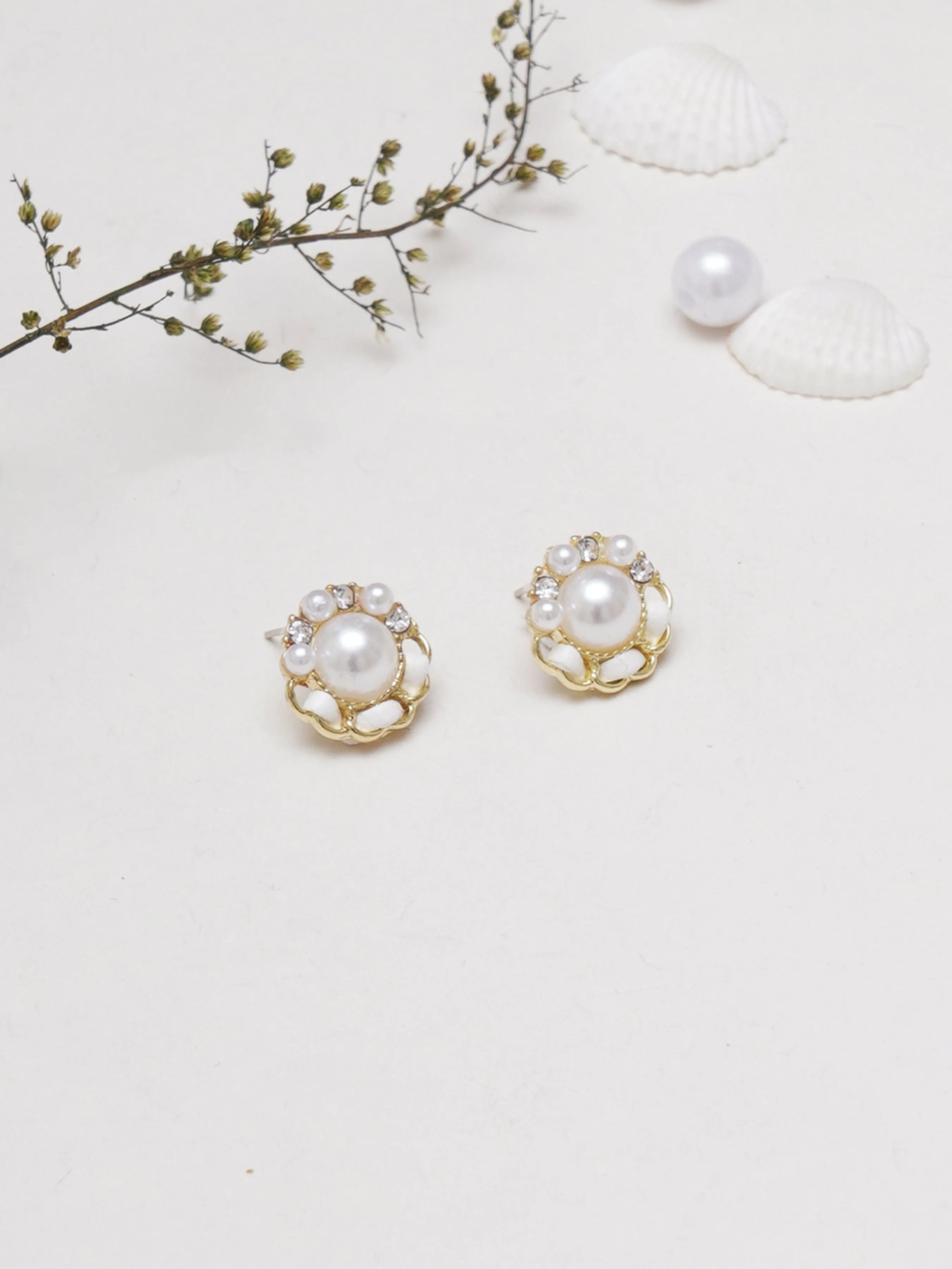 Elegant Daisy Pearl Stud Earrings