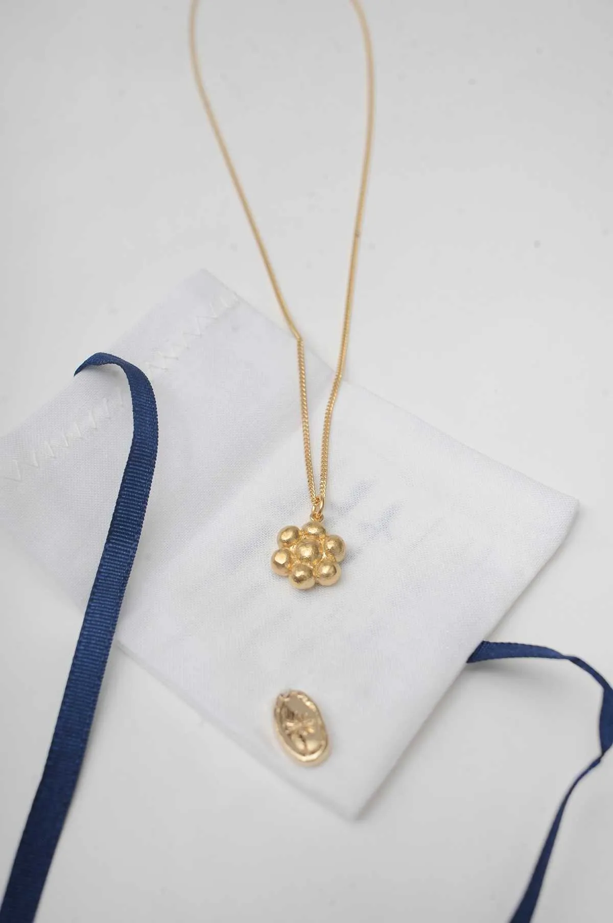 Flower Pendant Gold Necklace