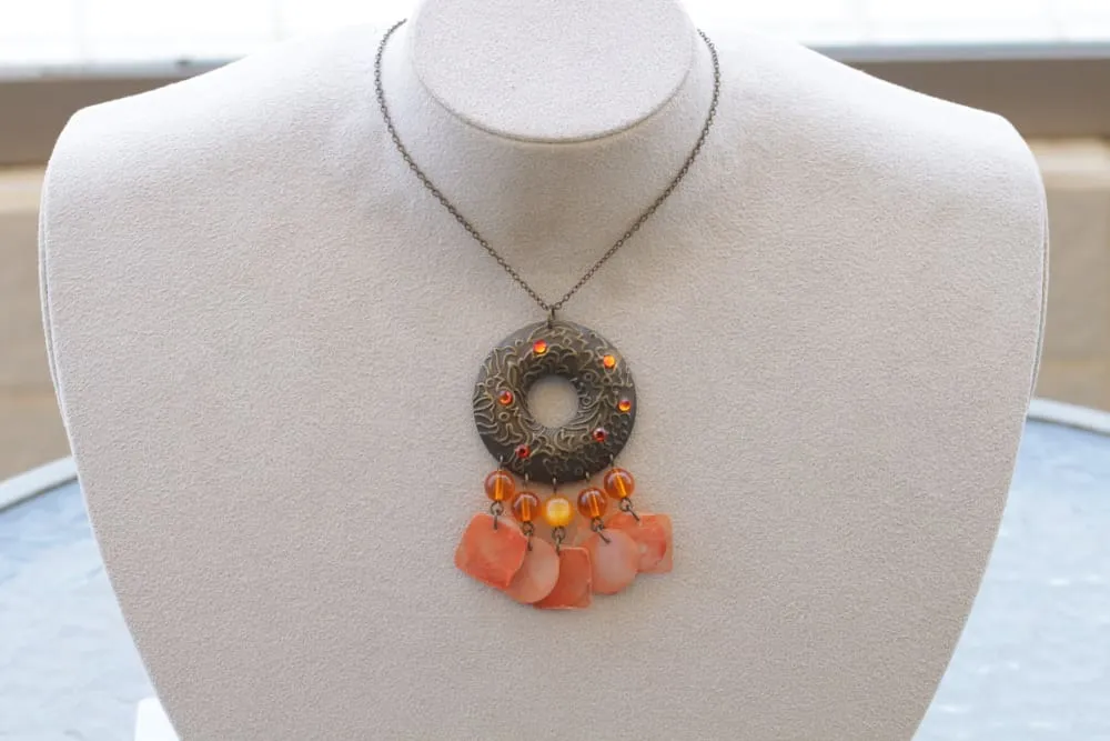 ORANGE SHELL NECKLACE