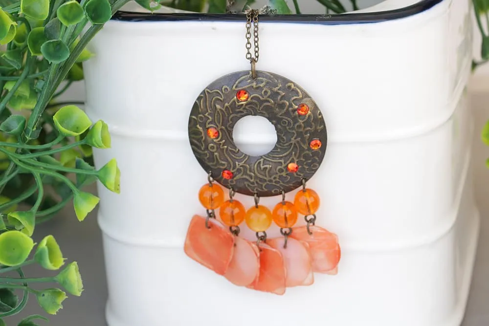 ORANGE SHELL NECKLACE