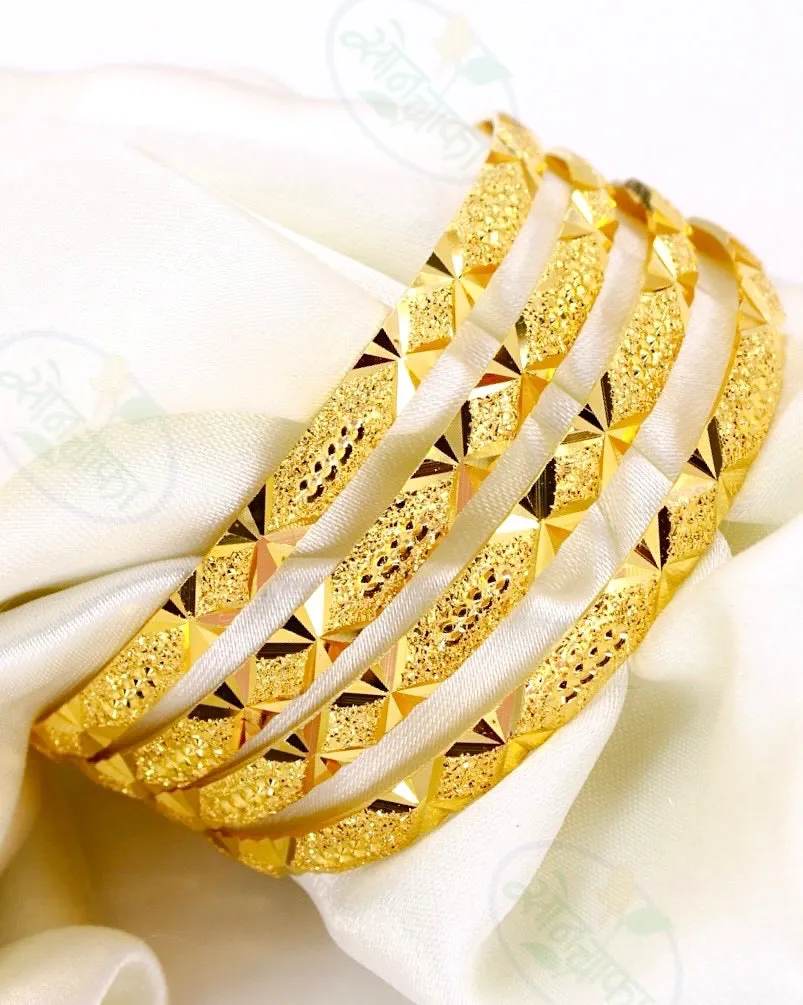 PRETTY GOLD PLATED BANGLES