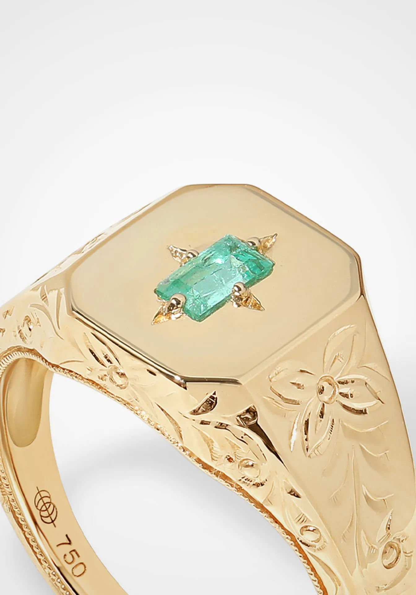 Spade Warisan Minor, 18K Yellow Gold   Emerald Signet Ring