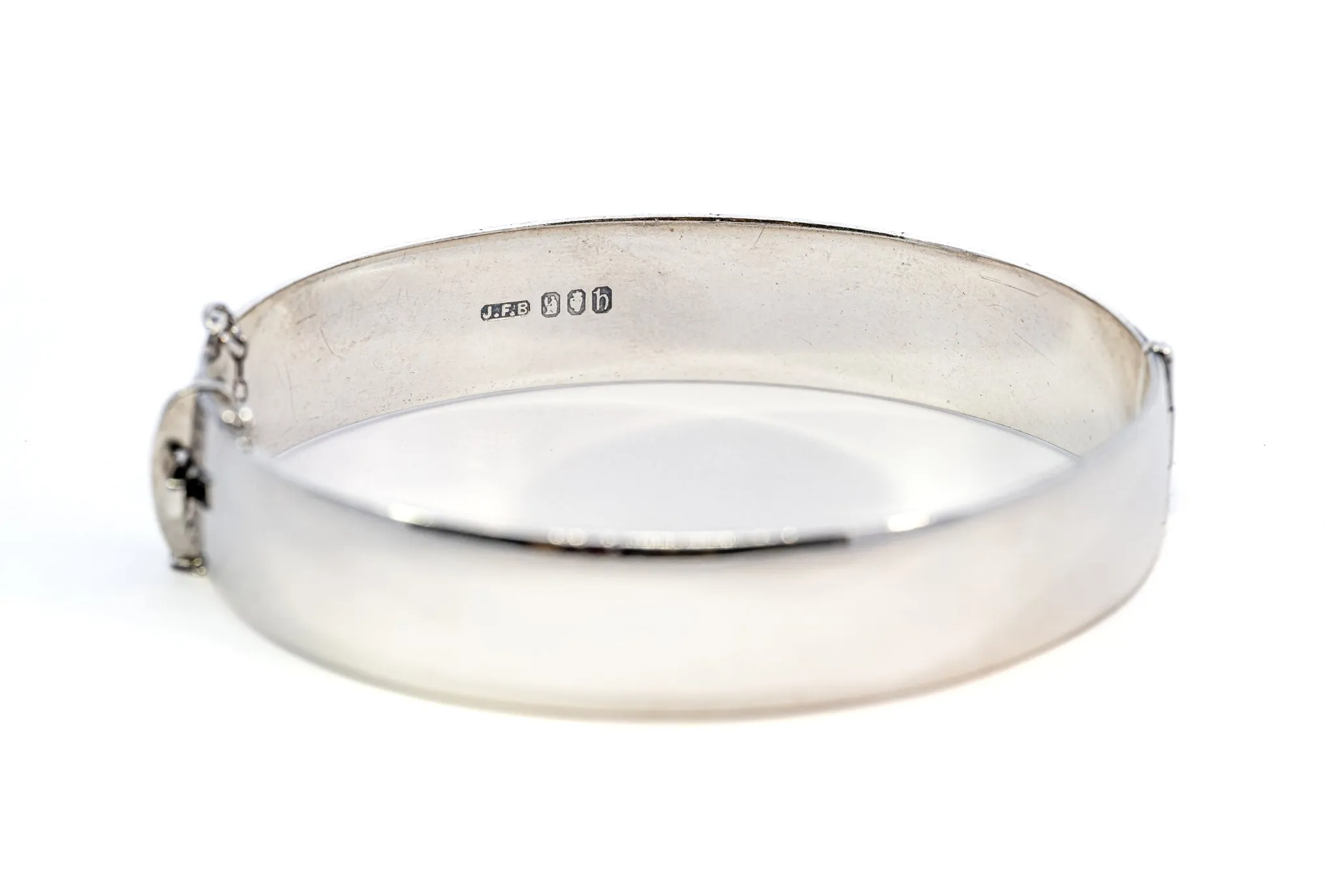 Stunning Silver Bangle: Unique Engraving