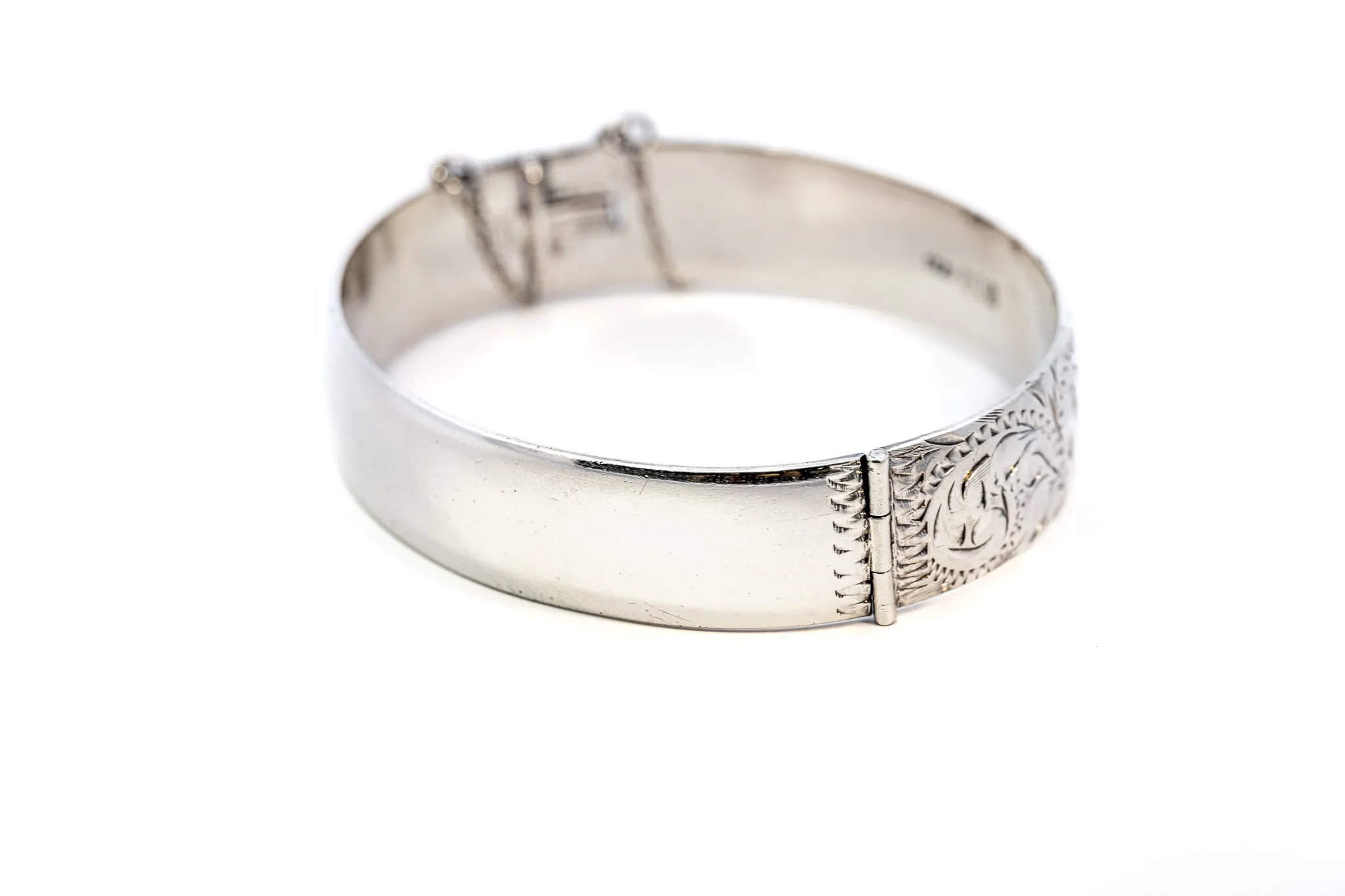 Stunning Silver Bangle: Unique Engraving