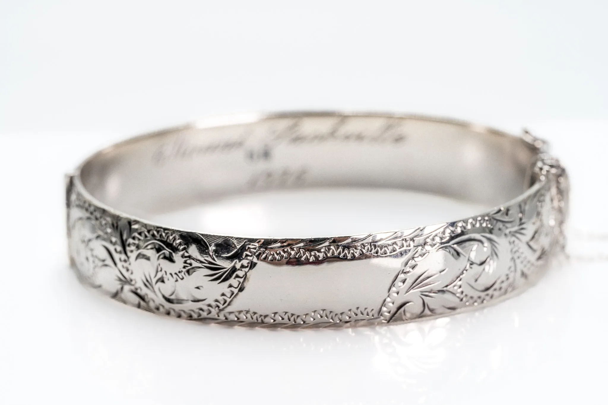 Stunning Silver Bangle: Unique Engraving