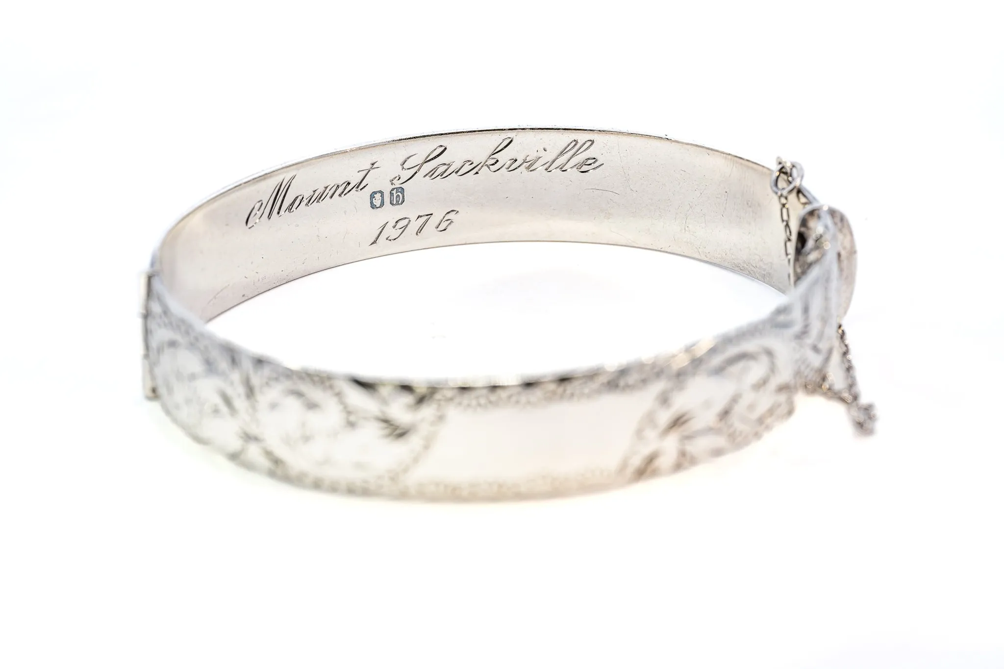 Stunning Silver Bangle: Unique Engraving