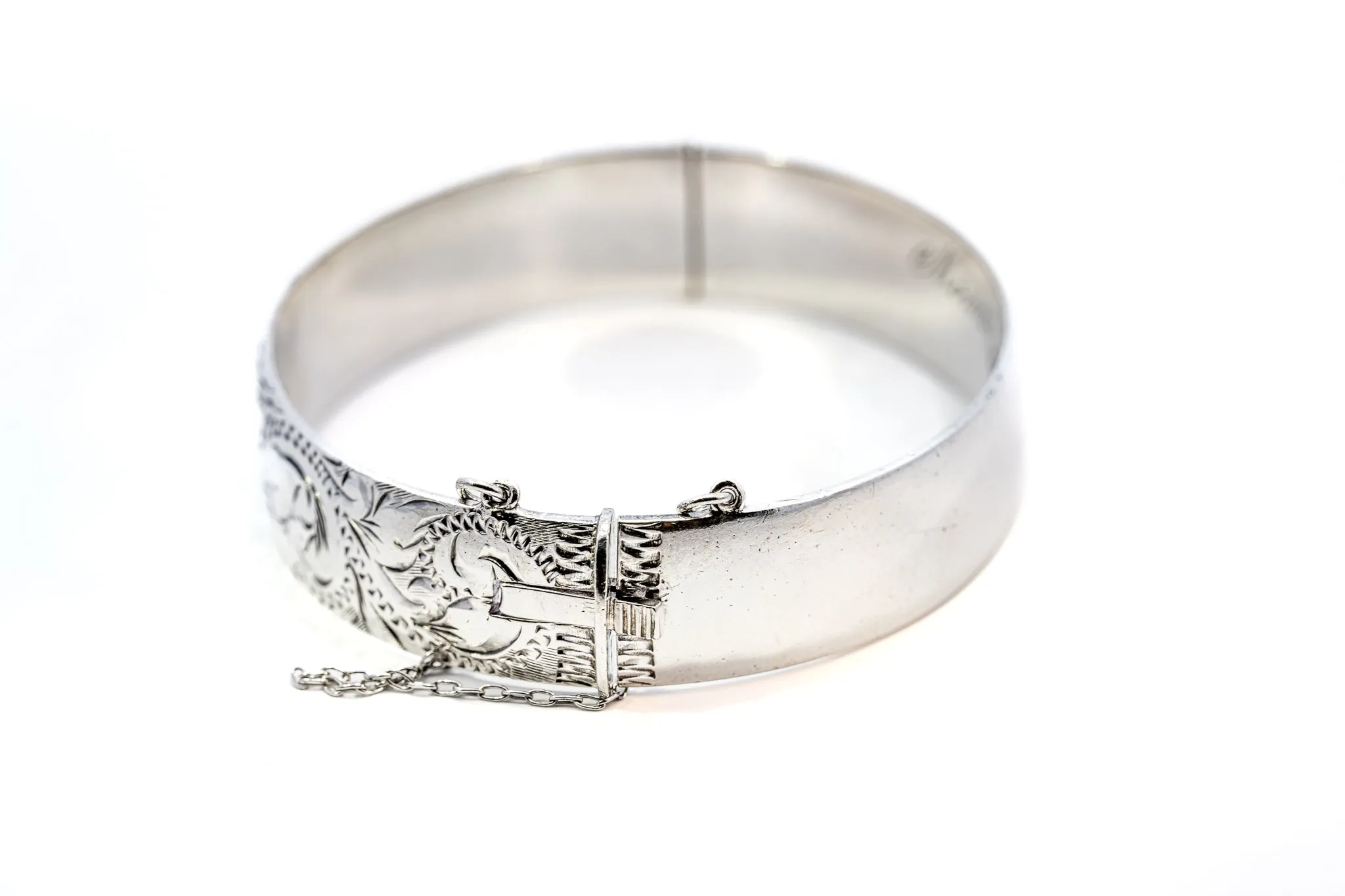 Stunning Silver Bangle: Unique Engraving