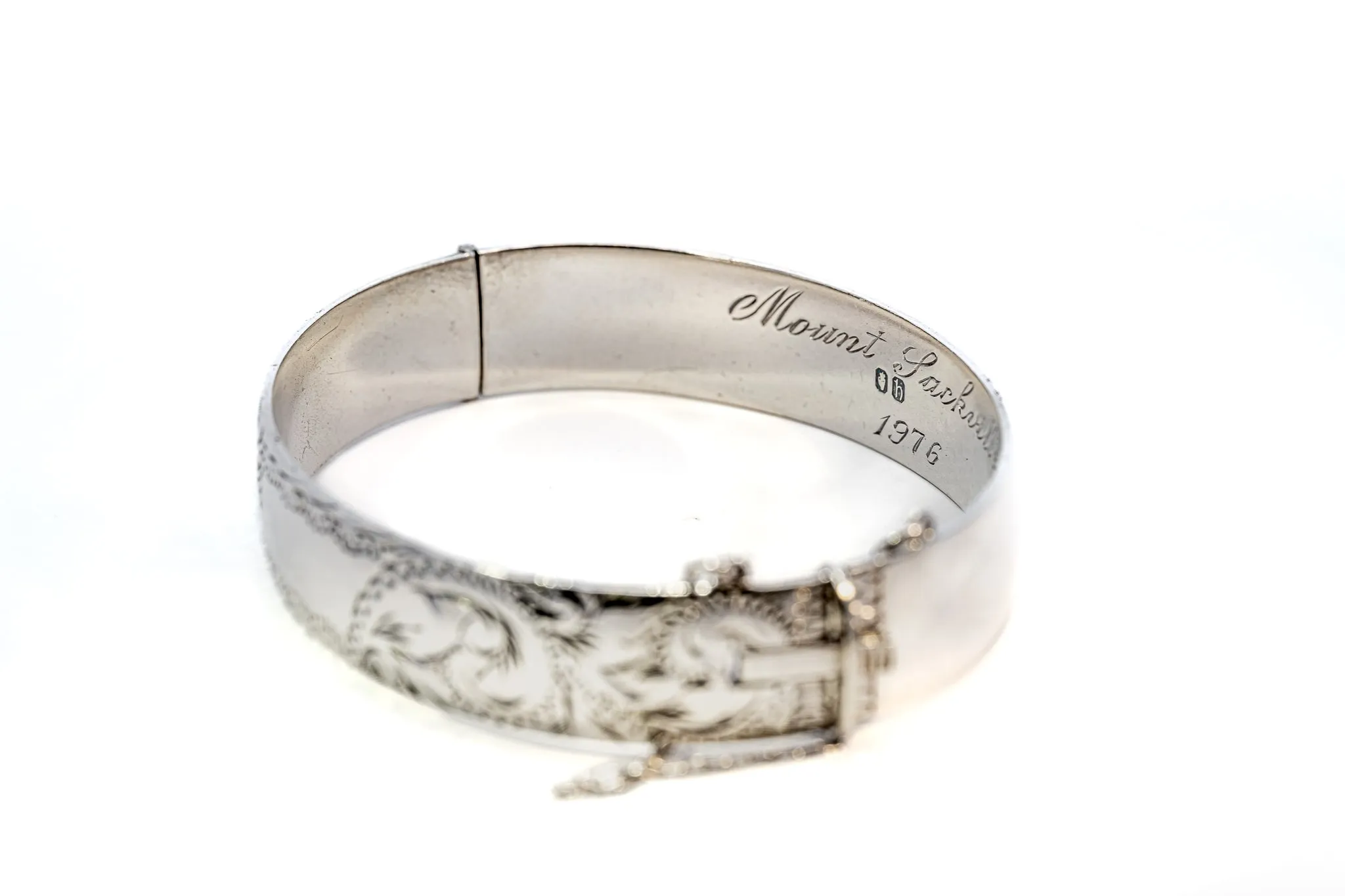 Stunning Silver Bangle: Unique Engraving