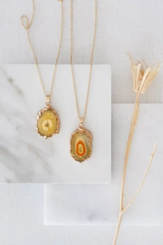 Xander Kostroma - Gold Tone Long Length Mini Raw Yellow Agate Pendant Necklace for Women - Enhances Aura Cleansing and Style - Handcrafted Unique Jewelry - 68cm Length - Perfect Gift for Elegance and Balance